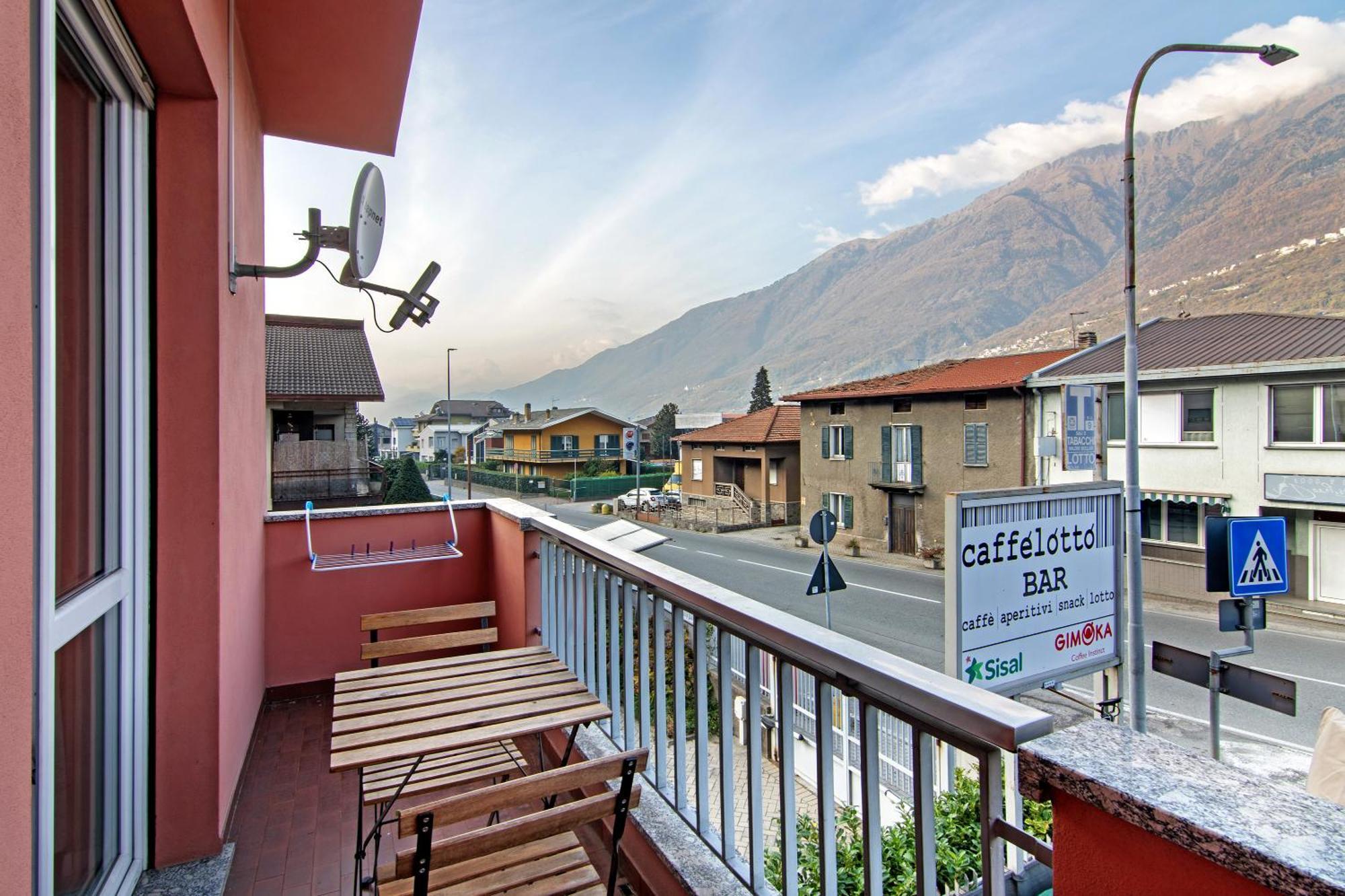 Apartamento Casa Vacanze La Begonia Morbegno Exterior foto