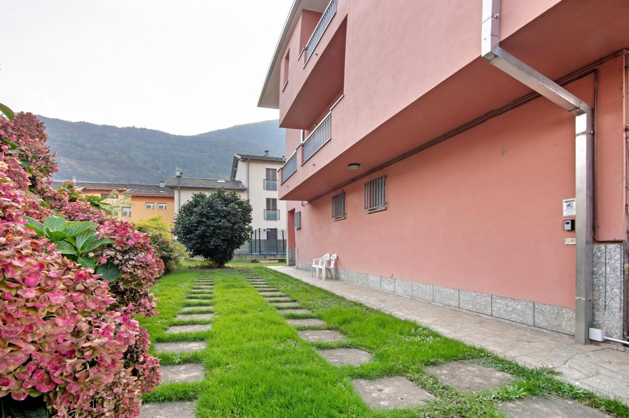 Apartamento Casa Vacanze La Begonia Morbegno Exterior foto