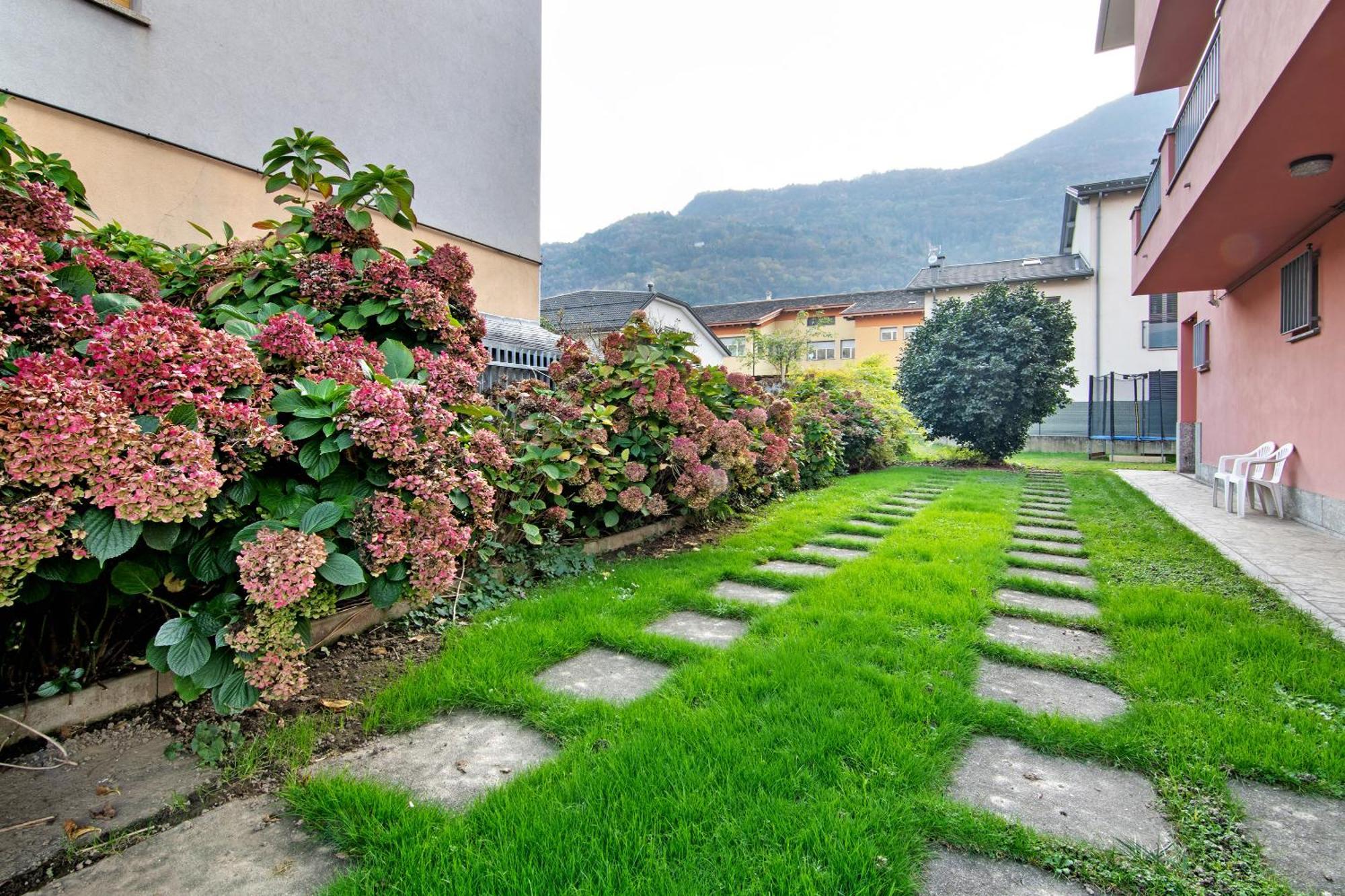 Apartamento Casa Vacanze La Begonia Morbegno Exterior foto